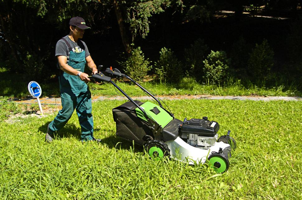 luisteraar Commandant dinsdag Welke krachtbron is het meest geschikt voor een grasmaaier? | Etesia